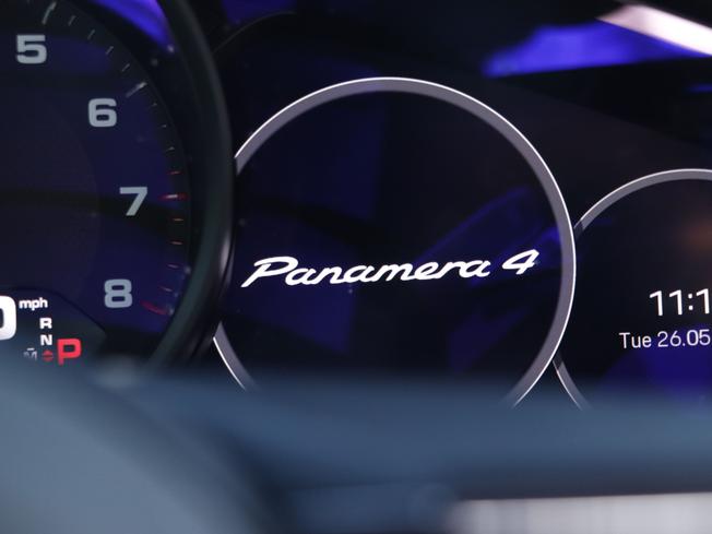 PORSCHE Panamera Photo 39