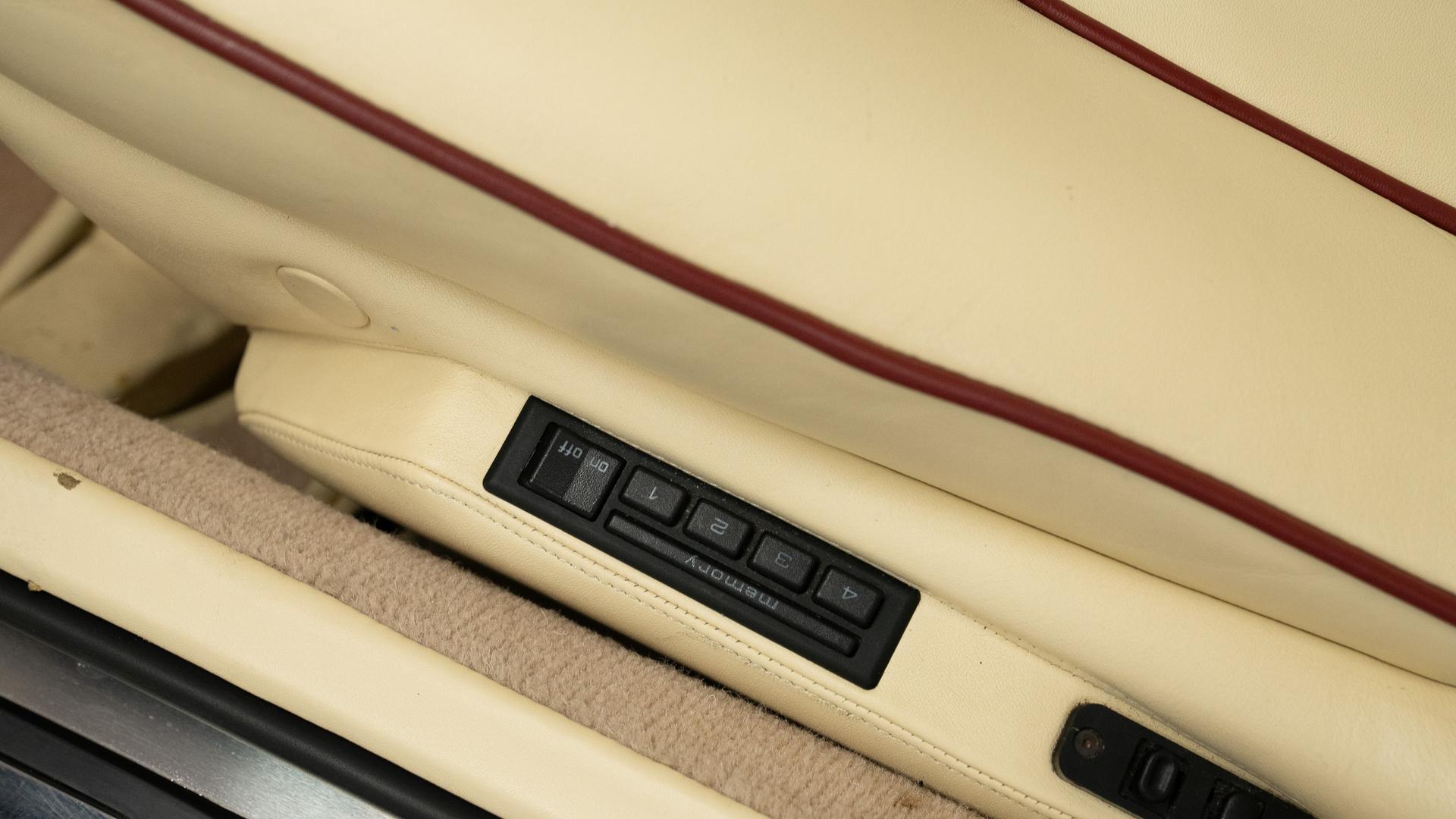 Aston Martin Virage Photo 57784802-9af9-4286-9f34-f8aae9bd075b.jpg