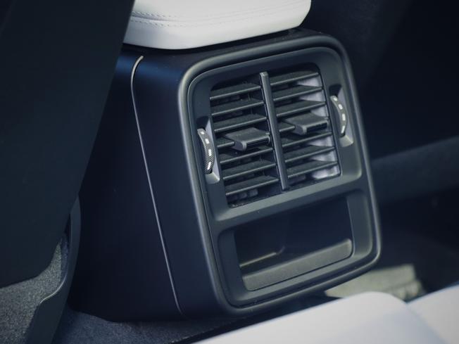 PORSCHE Taycan Photo 30