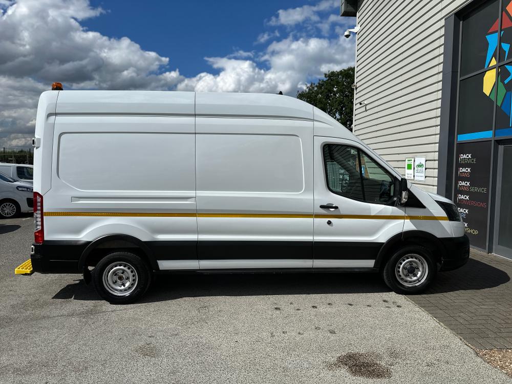 Ford Transit Photo 578861b9-4bae-4ff8-b792-84bf252c419b.jpg