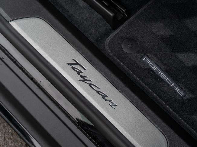 Porsche Taycan Photo 20