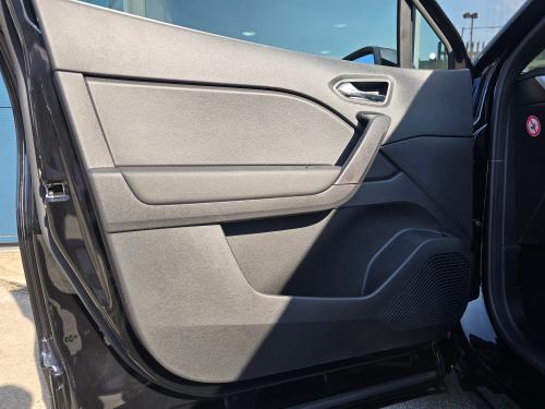Renault Captur Photo 579b8fe7-aa94-44b1-b09b-a16e2528b9b7.jpg