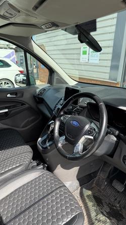 Ford Transit Connect Photo 7