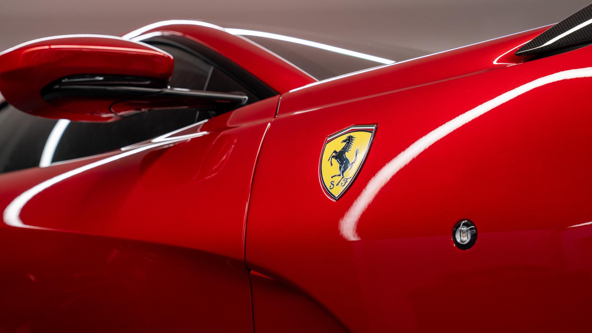 Ferrari 812 Photo 57a9b082-423b-4e37-9933-3ddc2f976fd6.jpg