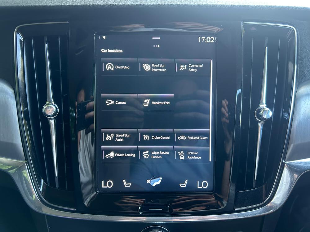 Used Volvo V90 YP18AHU 39