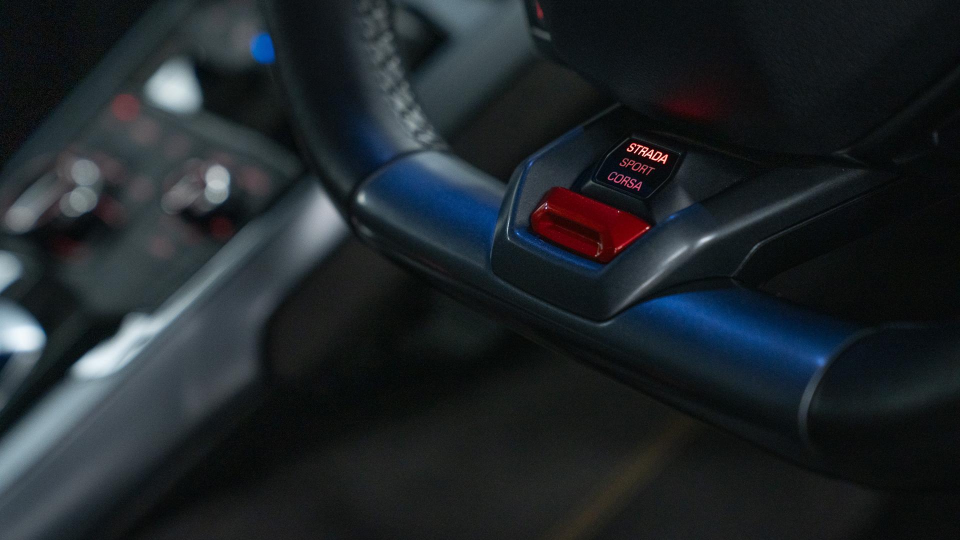 LAMBORGHINI Huracan Photo 57af363d-d199-4ed1-b0db-07aa97f9b9be.jpg