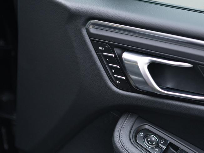 PORSCHE Macan Photo 30