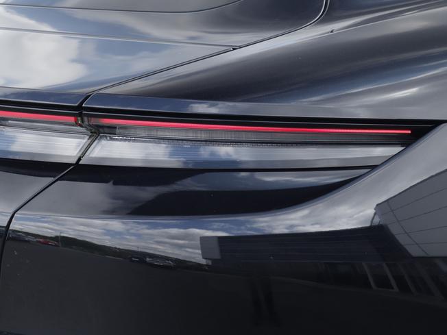 PORSCHE Taycan Photo 14