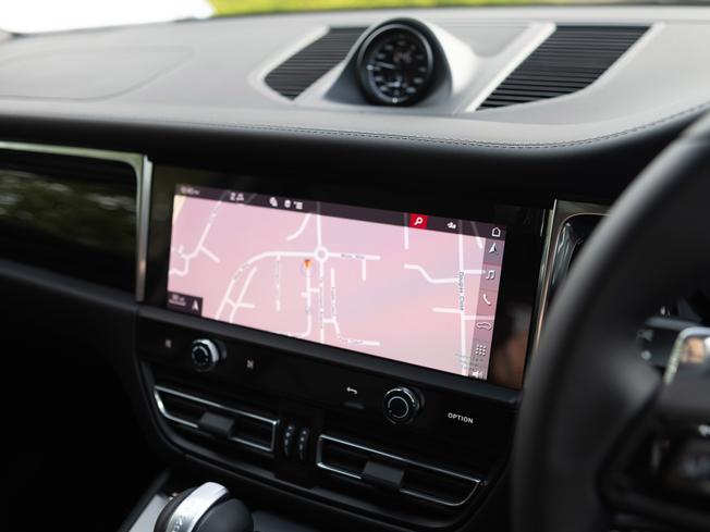 PORSCHE Macan Photo 18