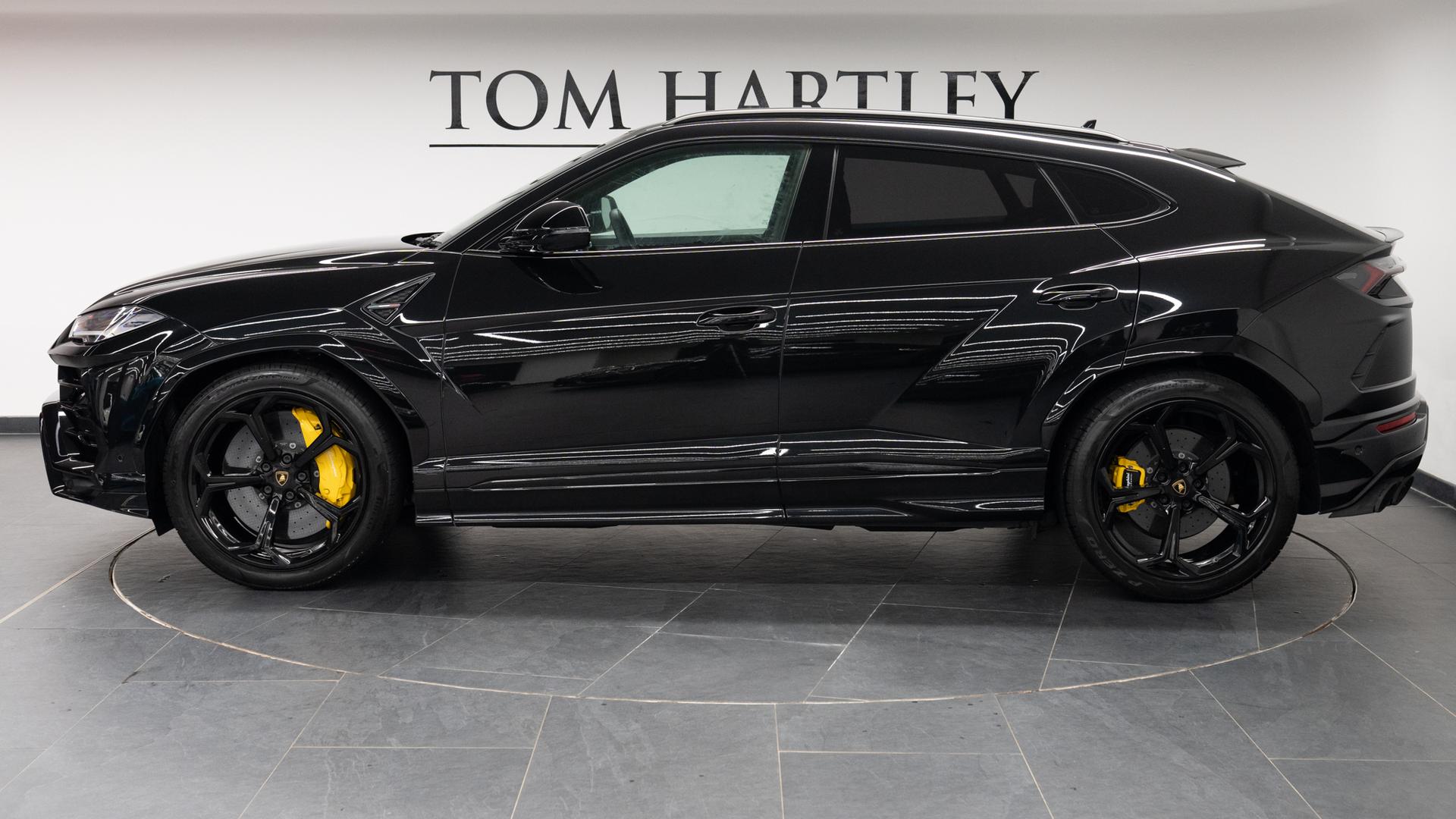 Lamborghini URUS Photo 57d19759-c8ce-42ef-9983-f2ed5c5a6604.jpg