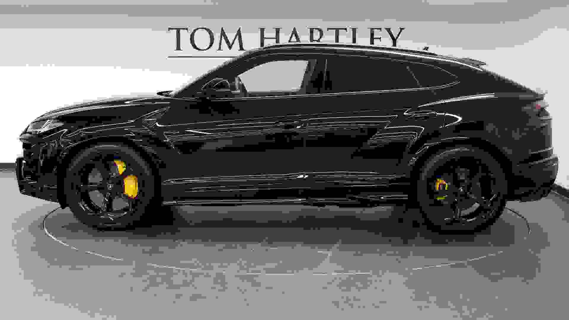 Lamborghini URUS Photo 57d19759-c8ce-42ef-9983-f2ed5c5a6604.jpg