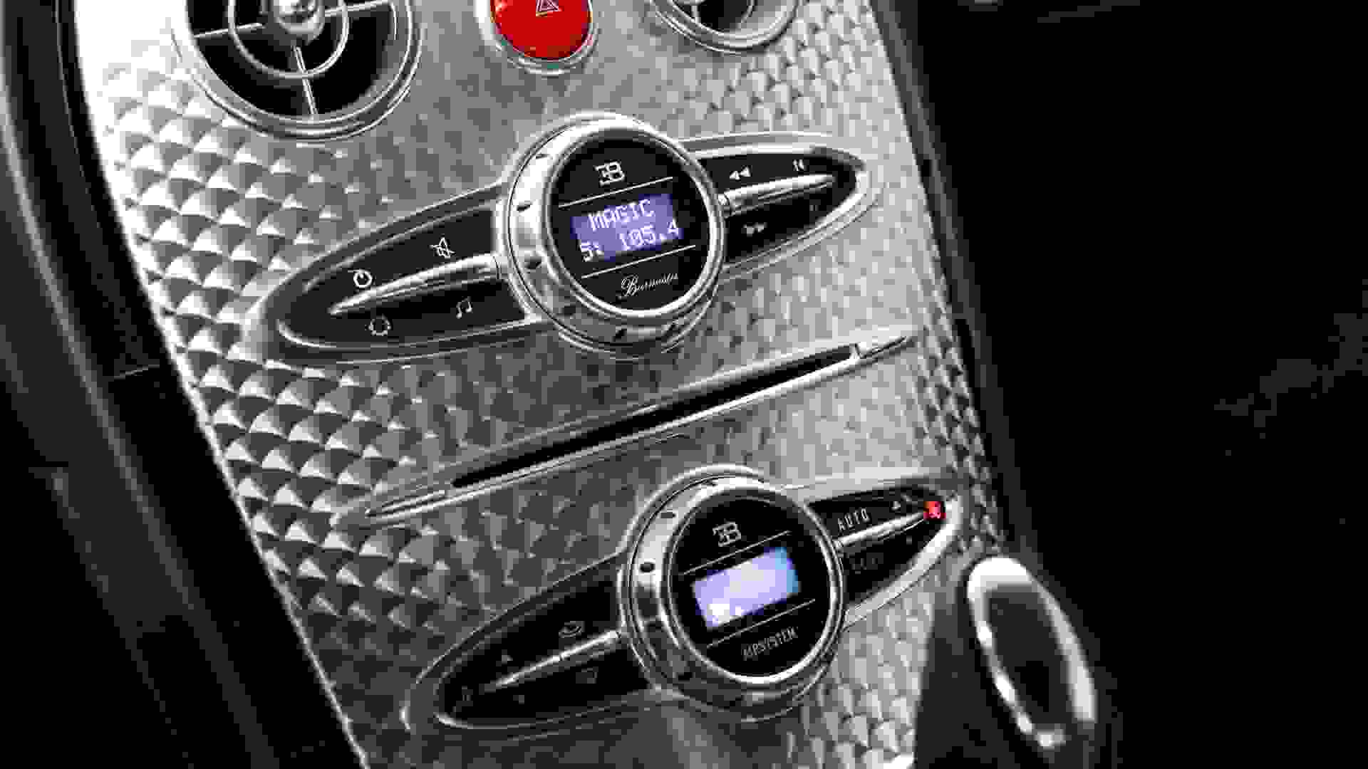 Bugatti Veyron Photo 57f6c679-53fd-4f0c-a983-2f5fb06a4cf9.jpg
