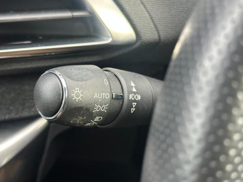 Peugeot 3008 Photo 57f79e7e-29be-469c-a628-80110703bff6.jpeg
