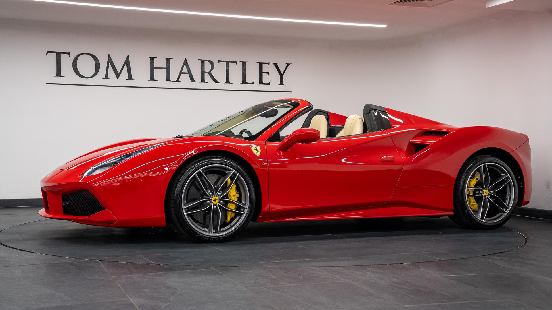 Ferrari 488 Photo 57ff0ba3-f6d2-40ec-b53e-033c67b75d2b.jpg