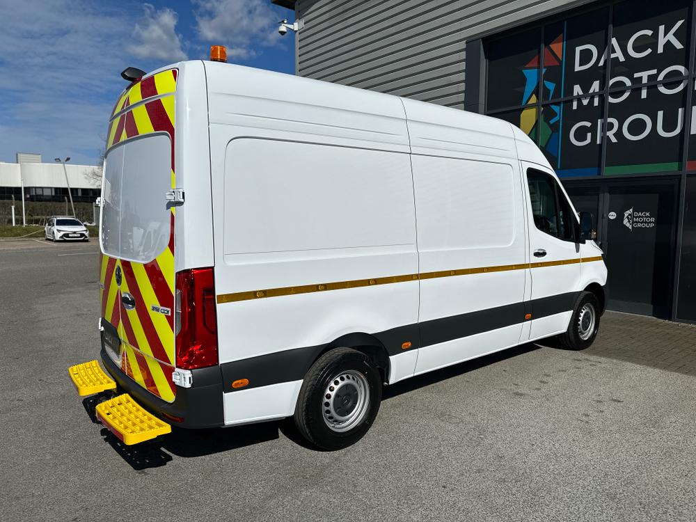 Mercedes-Benz Sprinter Photo 58022088-7bb0-4284-876a-fbd31efb18de.jpg