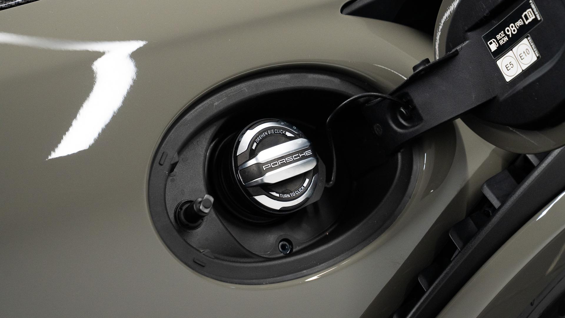 Porsche 911 Photo 580e4e64-7516-4f9f-befa-d28123bd73af.jpg