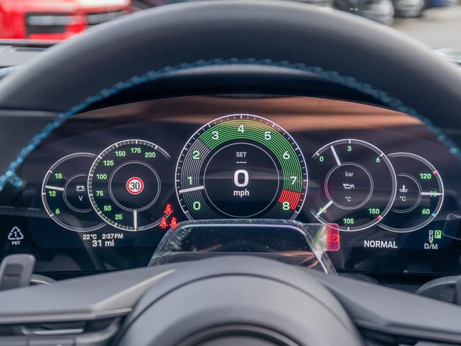 PORSCHE 911 Photo 16