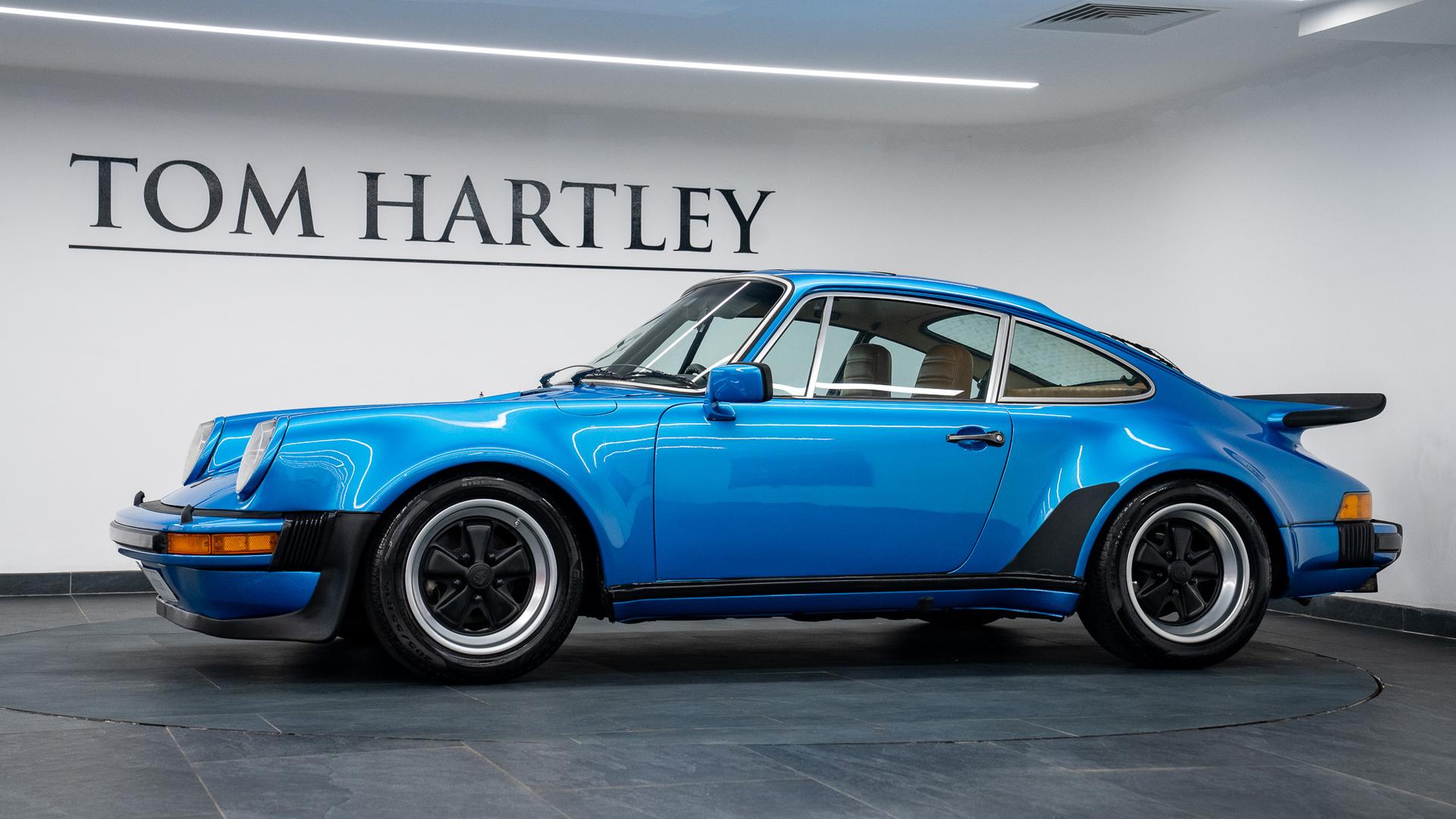 Porsche 911 Photo 58460383-7b9c-46b2-a80c-0d54a09c8044.jpg