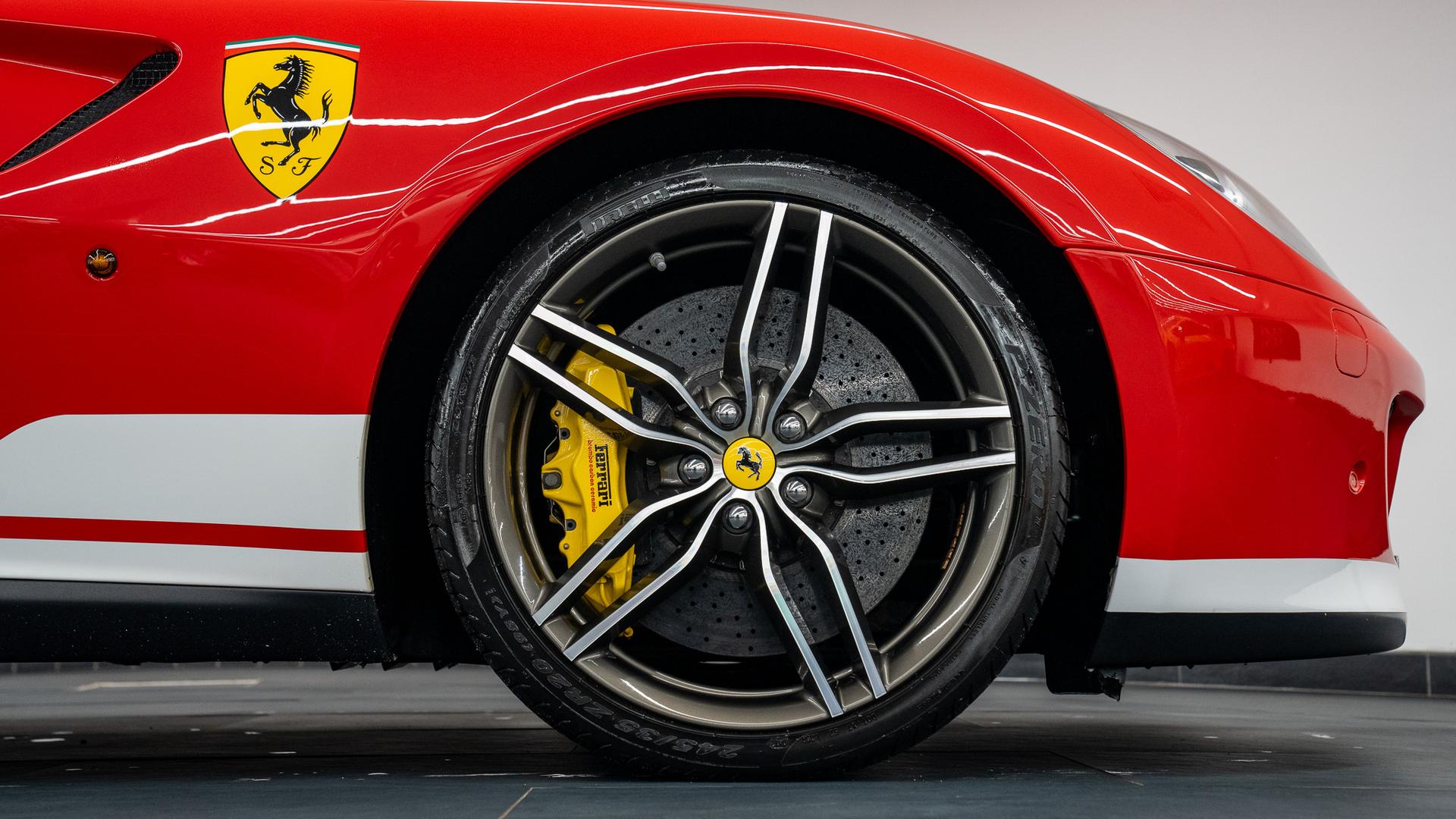 Ferrari 599 GTB Photo 584831d4-fa36-41a5-bb4e-e9ffc38d1ca1.jpg
