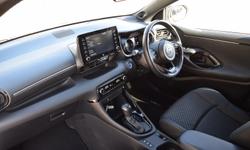 Toyota YARIS Photo 11