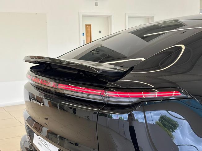 Porsche Cayenne Electric Photo 12
