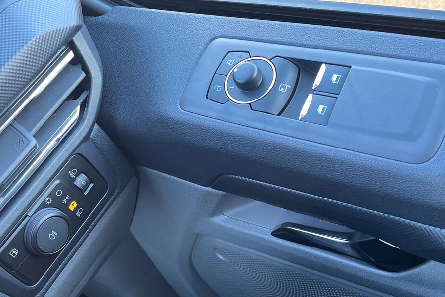Ford TRANSIT CUSTOM Photo 5854db32-09b8-4ba8-aad6-bdbd88b43d7b.jpg