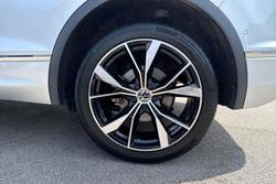 VOLKSWAGEN Tiguan Photo 5
