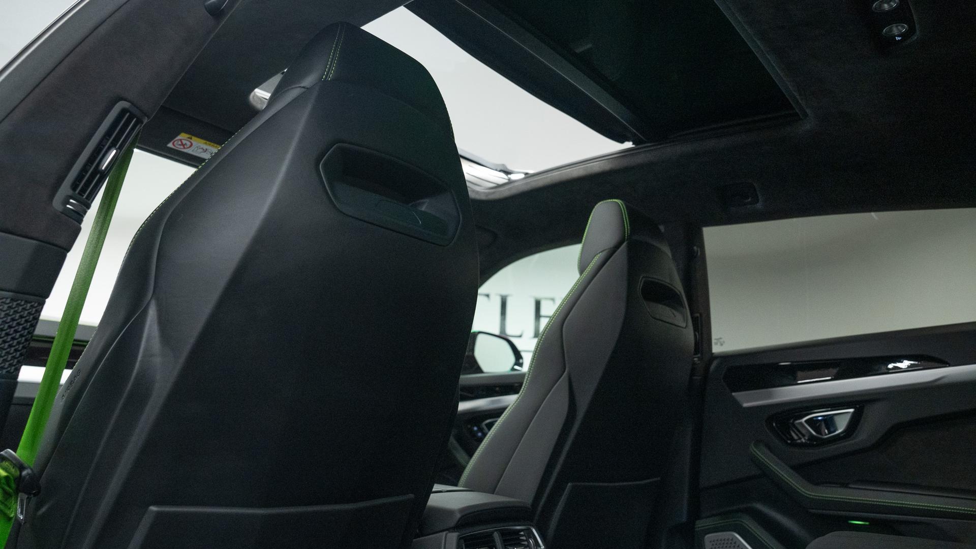 LAMBORGHINI Urus Photo 58734814-790a-49e8-887e-db482b77de56.jpg