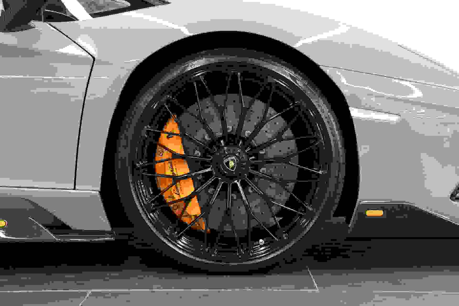 Lamborghini AVENTADOR S Photo 5879af15-cdf3-41f8-b2b9-4a02366f4003.jpg