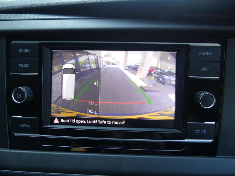 Volkswagen Transporter Shuttle Photo 588016e1-556d-414e-875c-6b4985813d36.jpg