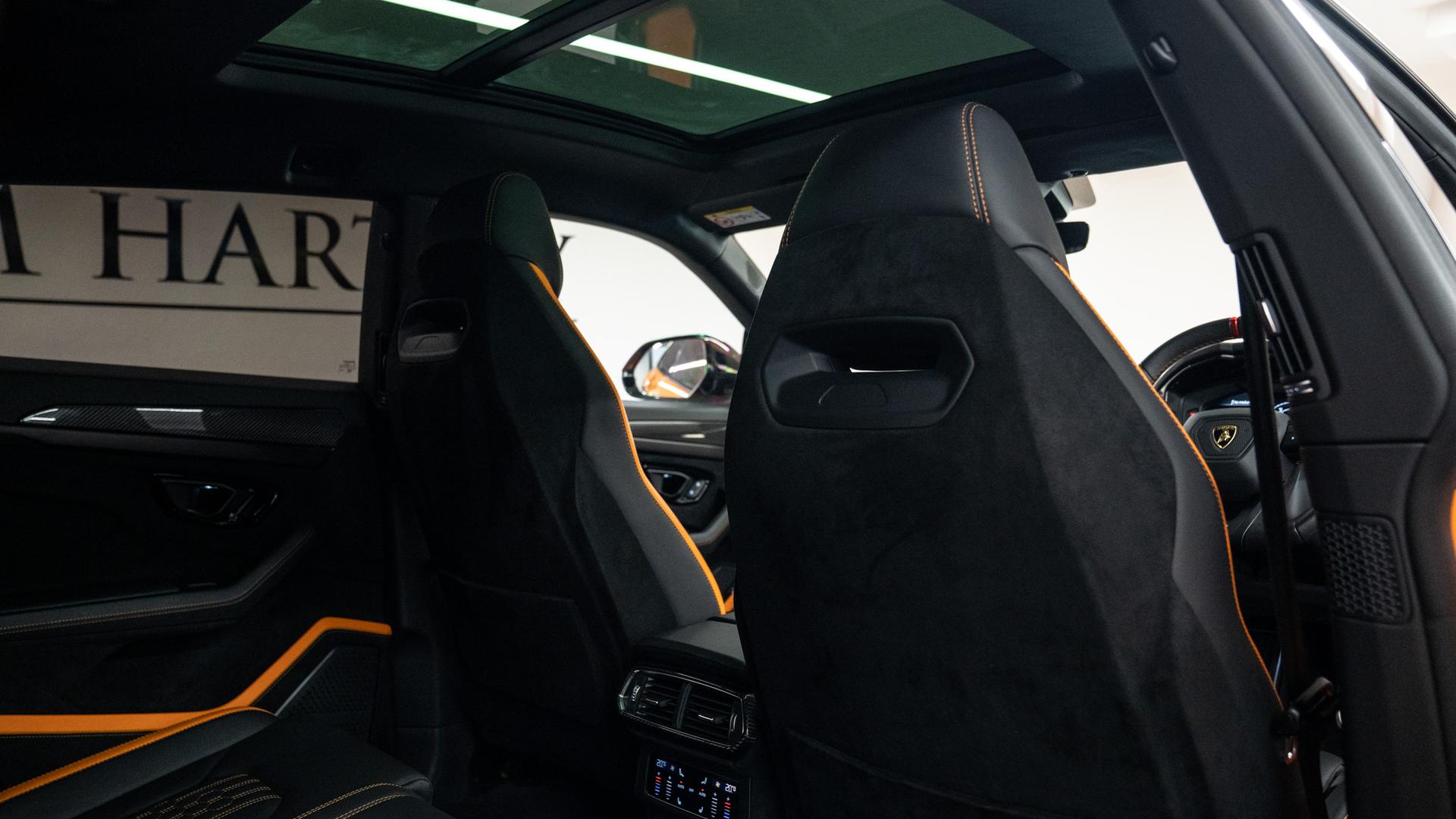 LAMBORGHINI Urus Photo 588ccf72-79ac-4f80-a5eb-146e7a987075.jpg