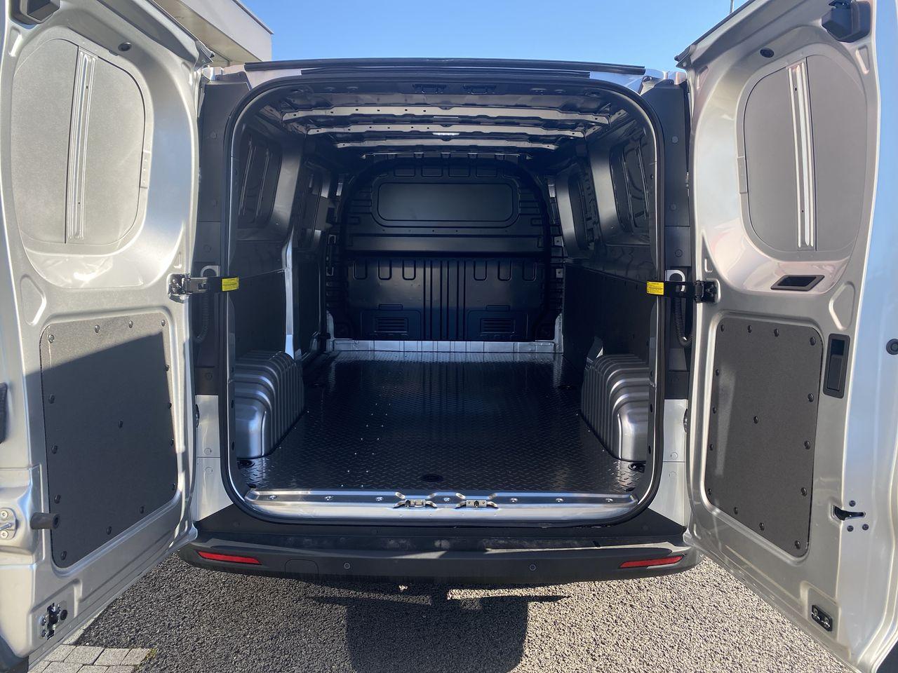 2026 MAXUS DELIVER 7 L2 FWD 2.0 D20 H1 150 - vehicle photo 7 for sale on PureCar