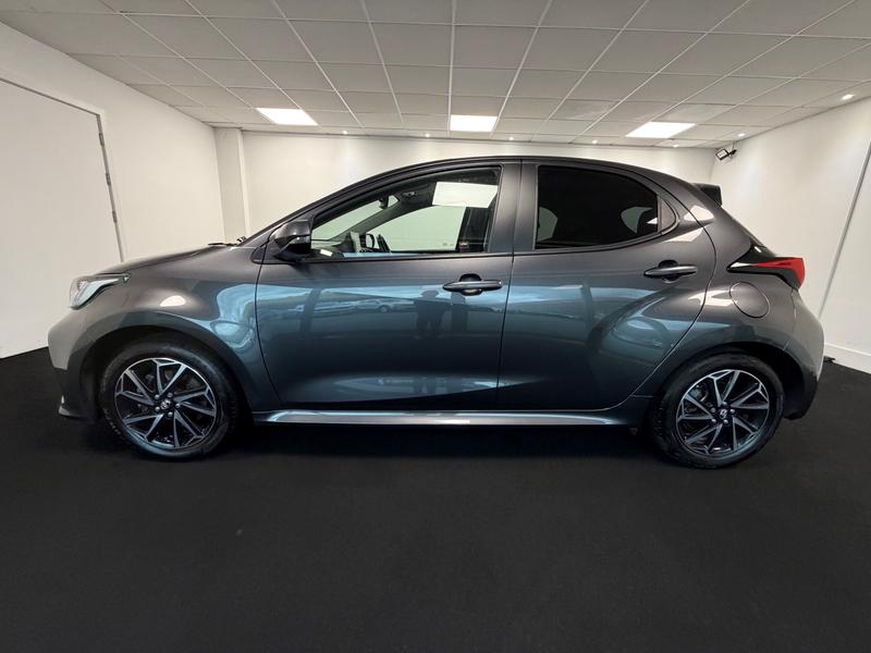 Toyota Yaris Photo 58a386f9-7dea-4826-9890-bf42ba039b16.jpg