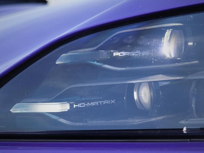 PORSCHE Taycan Photo 9