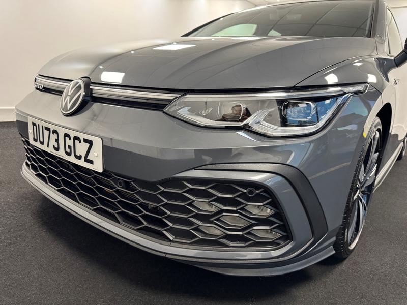 Volkswagen Golf Photo 58b9b504-f948-4ce0-a1f2-07c2b0eac609.jpg