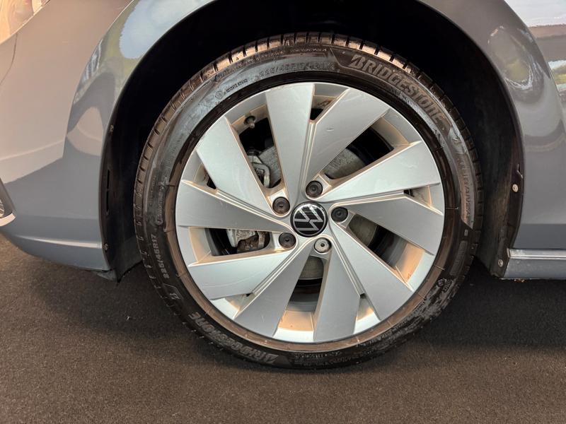 Volkswagen Golf Photo 58c13a75-f6de-467b-bcdd-e2c0b2b5c080.jpg