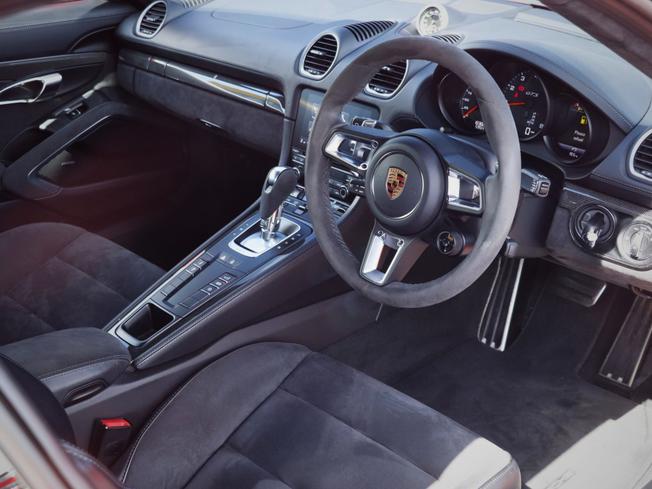 PORSCHE 718 Cayman Photo 15