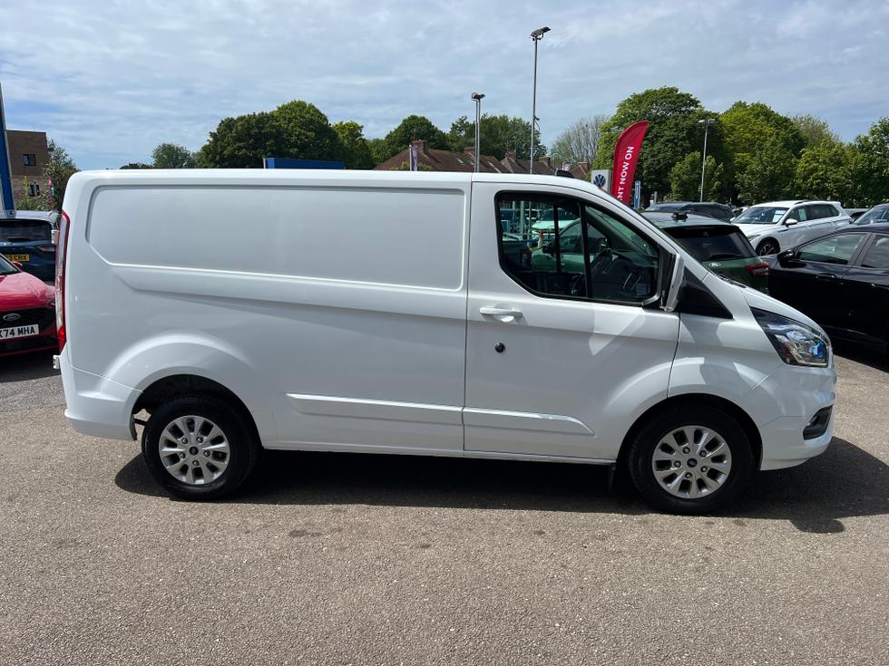 Ford Transit Custom Photo 5931149f-7fd3-4e86-a835-bd93c607cb9e.jpeg