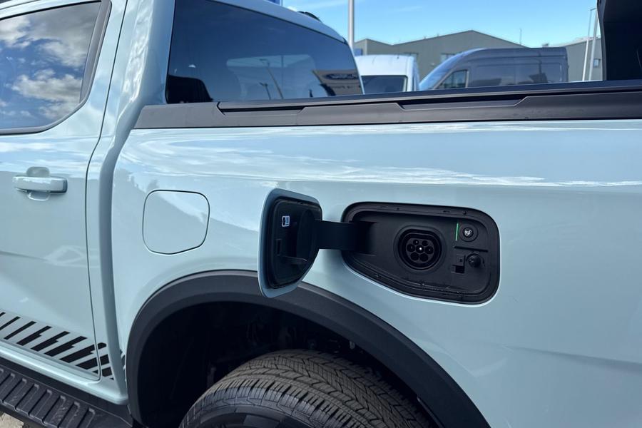 Ford RANGER Photo 593749fb-0656-4227-8175-e2333051cb38.jpg