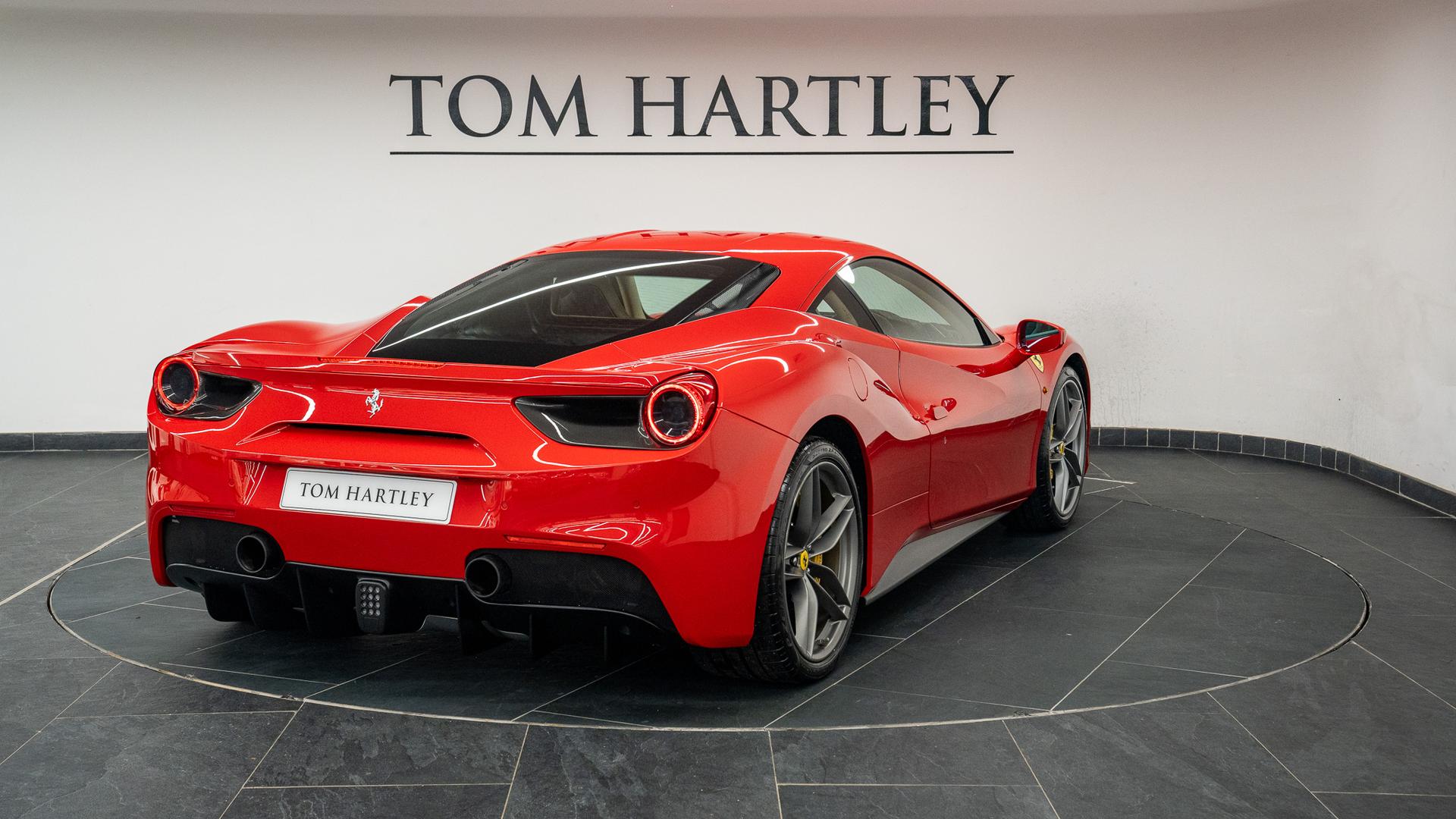 Ferrari 488 Photo 59463ab9-ced3-4086-8e01-1d1378a56586.jpg
