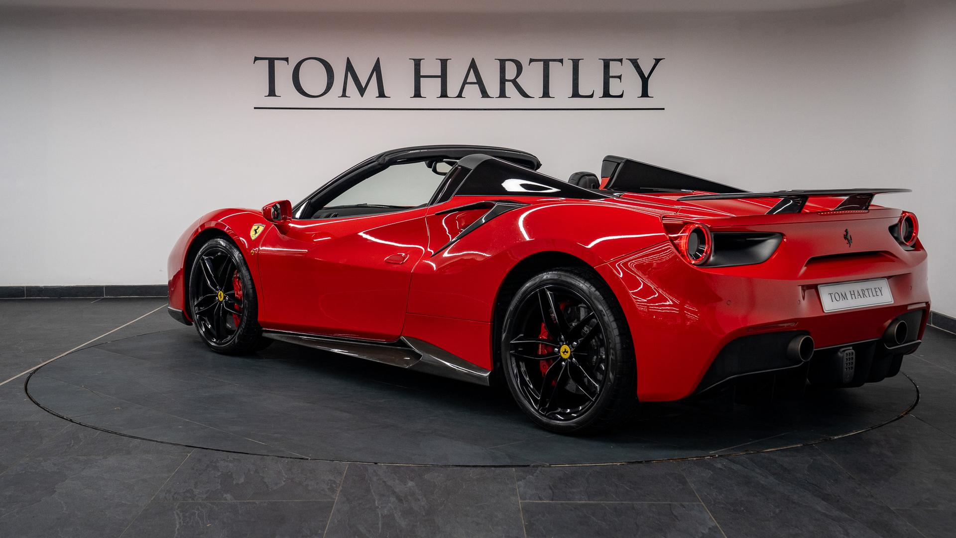 Ferrari 488 Photo 594921b9-73ce-4e59-96b6-f5136270a888.jpg