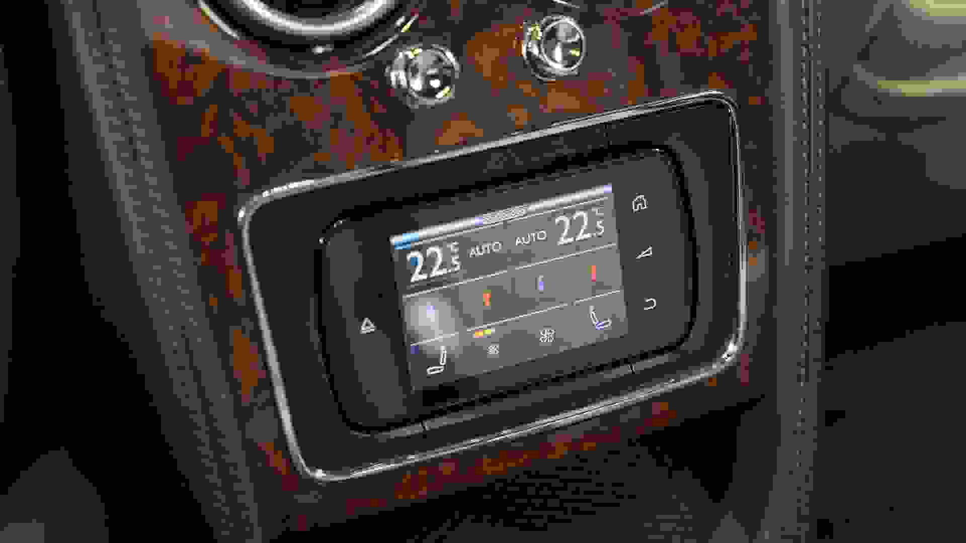Bentley Flying Spur Photo 5949fbac-cc29-47ba-adb5-9689f500f1ac.jpg