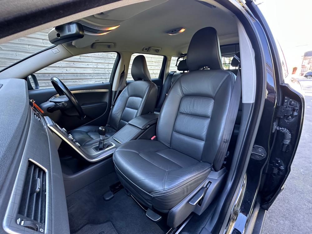 Used Volvo XC70 RE11DBU 21
