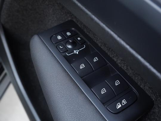 Volvo XC40 Photo 596ebbde-2134-435f-8c15-c58e6a7cca1f.jpg