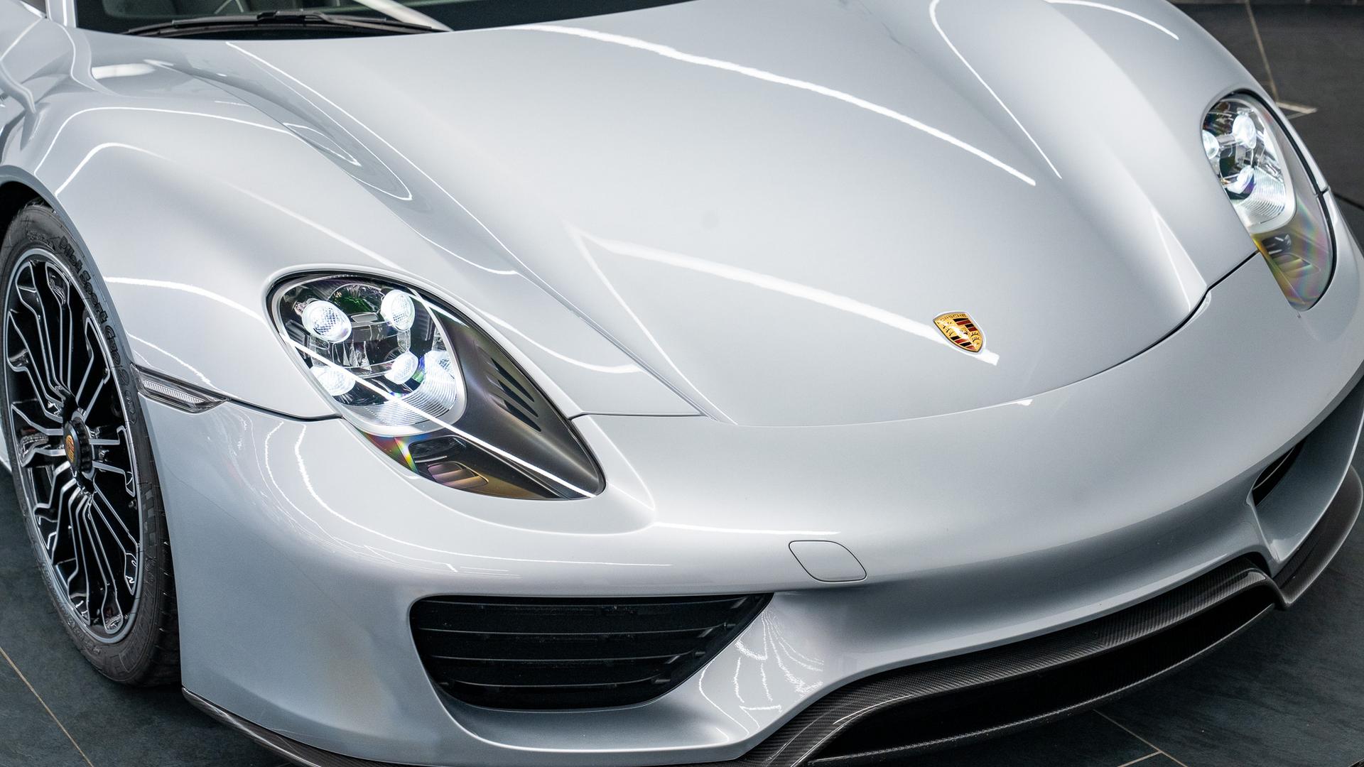 Porsche 918 Photo 5995243e-8b4c-4fe3-b36e-f9176bcbded0.jpg