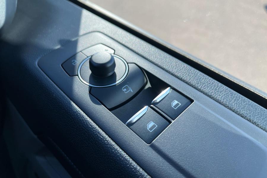 Ford TRANSIT CUSTOM Photo 59a3b88e-1278-460b-a27b-7c952e1701d0.jpg