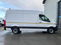 Mercedes-Benz Sprinter Photo 19