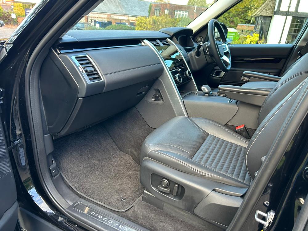 Used Land Rover Discovery YC24LPU 32