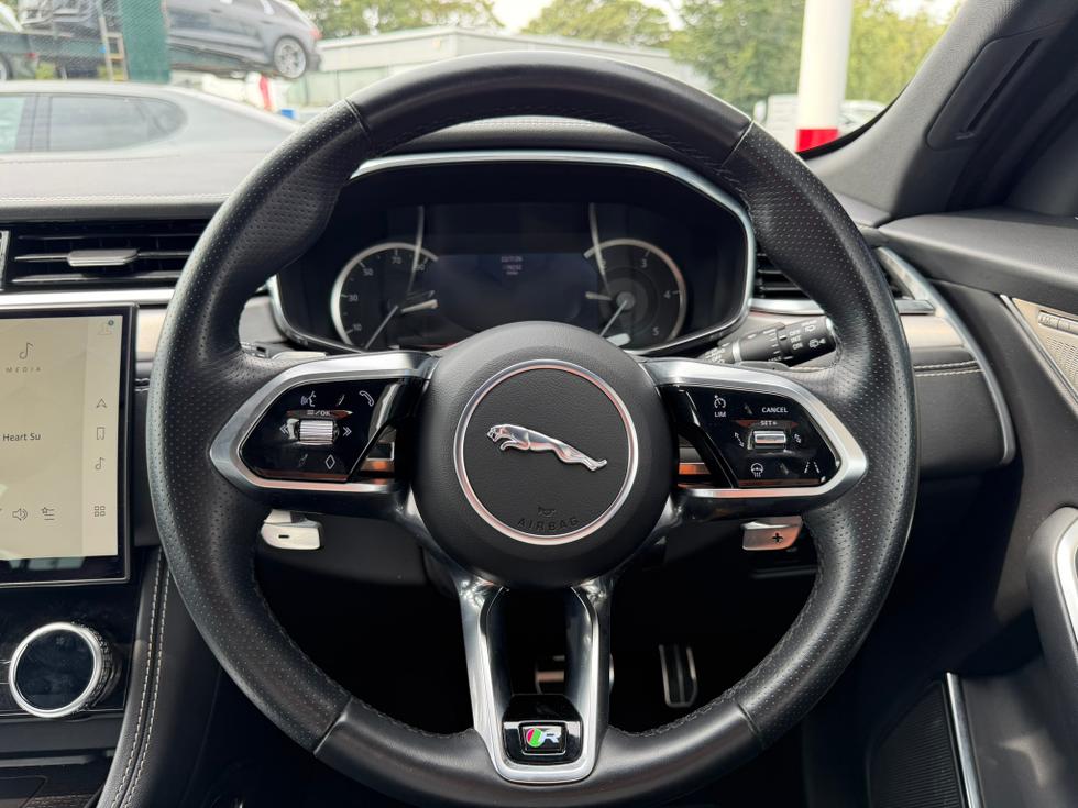 Jaguar F-PACE Photo 59bbfec6-e4b4-4ab8-bec6-162cc1592893.JPEG