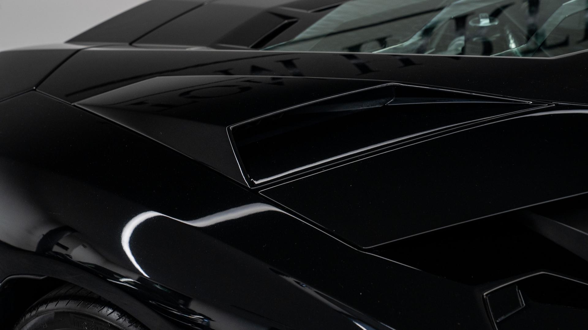 LAMBORGHINI Aventador Photo 59bd511c-4771-426f-ade9-d70c2a42ee94.jpg